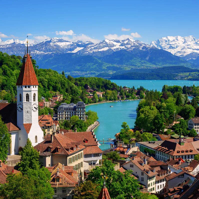 The Heart of Europe, Switzerland Island mit Alpen-Kulisse